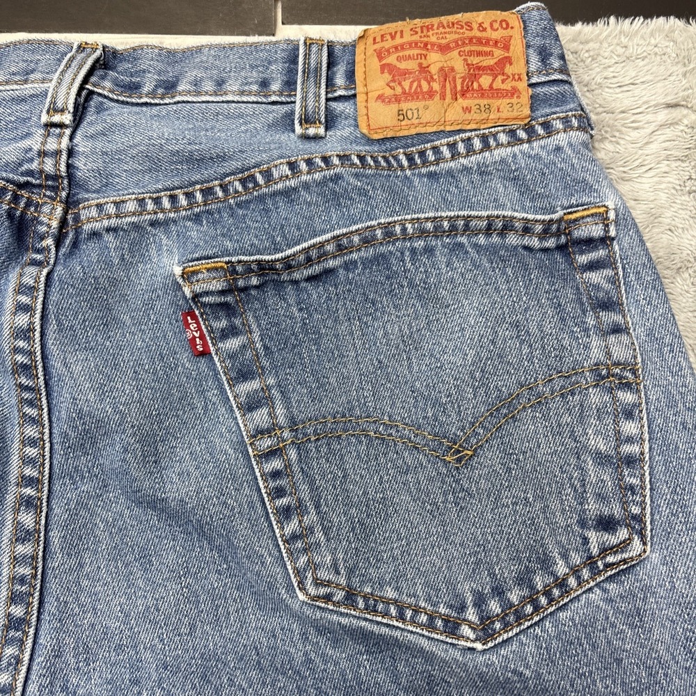 Medium-Dark‎ Wash Buttonfly Levi's 501 Jeans 38x32 - Picture 6 of 9